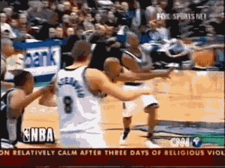 其实nba最强脚踝终结者不是艾弗森也不是欧文,而是这个小前锋