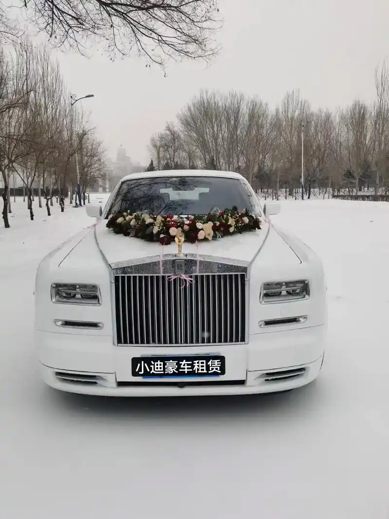 新款白色劳斯莱斯加长版幻影,欢迎预订 - 抖音