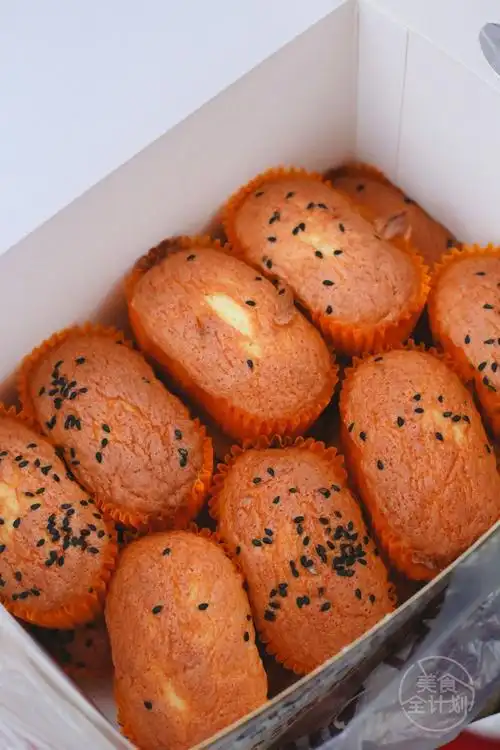 爆红的台湾的拔丝蛋糕来天津啦!买10送5,每天大排长队,果然名不虚传!