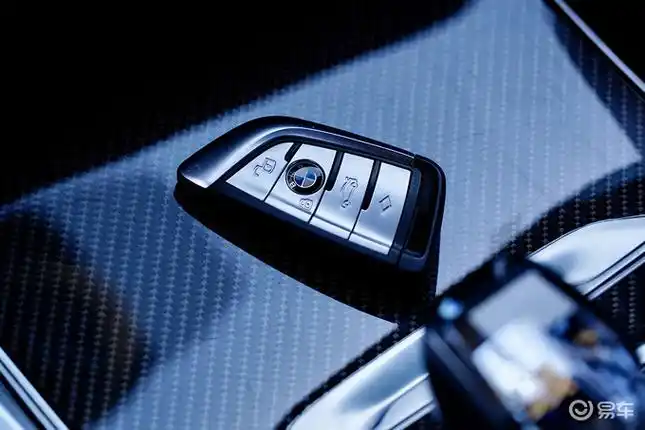 智能钥匙与手机app(3分=中等)接下来我们来看看宝马x6的安全性表现.