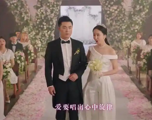 爱情公寓5:4美穿婚纱,胡一菲甜美,咖喱酱性感,看到大力:心动了