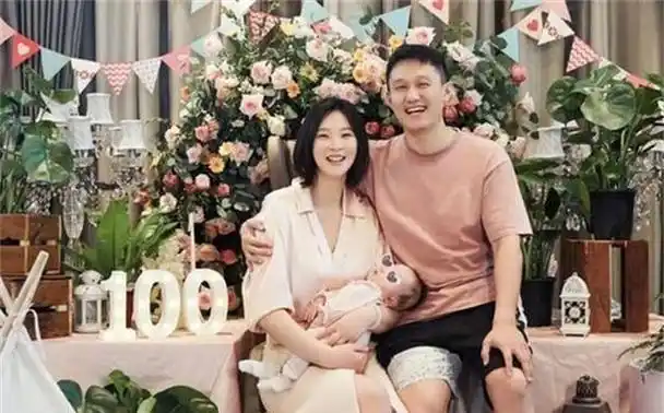 排球女将惠若琪,嫁矮个博士丈夫,婚礼上郎平落泪送祝福