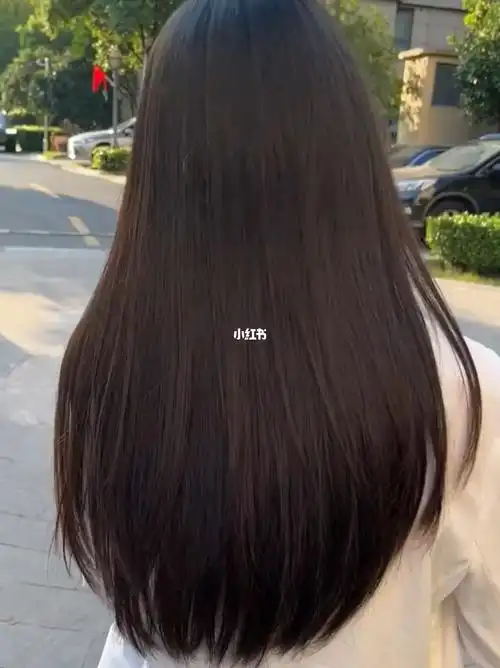 简约低层次发型u型发尾剪完身边朋友都夸好