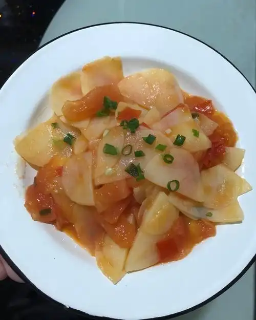 腻腻做的西红柿炒土豆