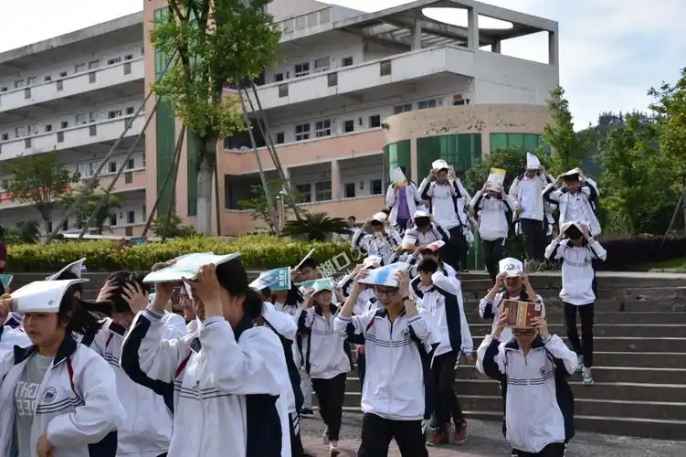 湖口中学开展防震减灾应急疏散演练活动