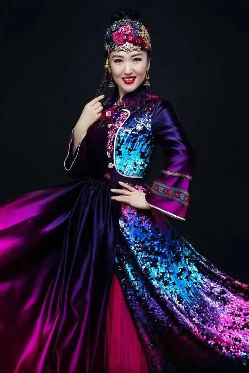 span class="ref" data-ctrid="sn7kaw6hcxkn">达斡尔族女高音歌唱家