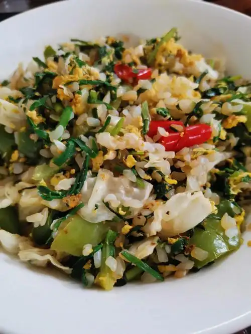 今天的第一餐是11点半吃的,因为老爸给我蒸了虾,所以我自己再做了个