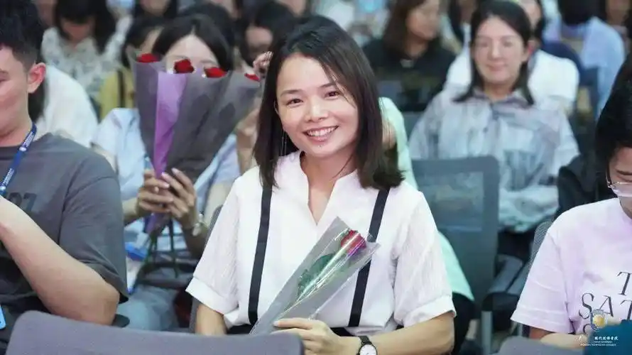 芳华,满园栽桃李今天,请向所有教师致以深深的敬意和绵绵的祝福end摄