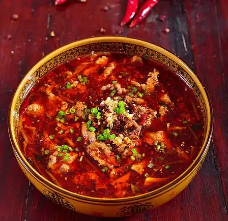 川味水煮牛肉的做法小技巧:1,此菜原料以最嫩的牛柳最好,一定要逆纹切