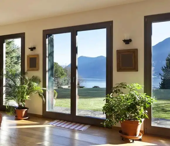 28款美丽落地窗设计 让阳光绿叶装饰你的温馨客厅