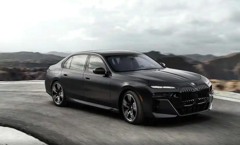 带你看全新一代宝马7系:配3套动力总成,外观内饰大改