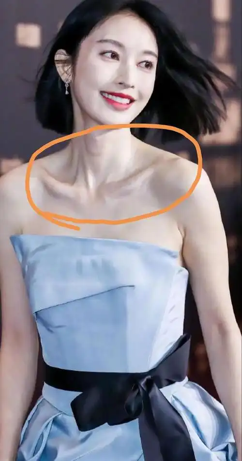 女明星有多瘦锁骨能戳死人礼服挂不住身体看到孙怡的骨头了