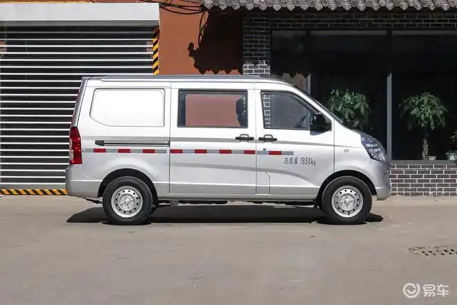 2l 基本型厢式运输车 5座 国vi所属品牌:上汽通用五菱 级别:面包车