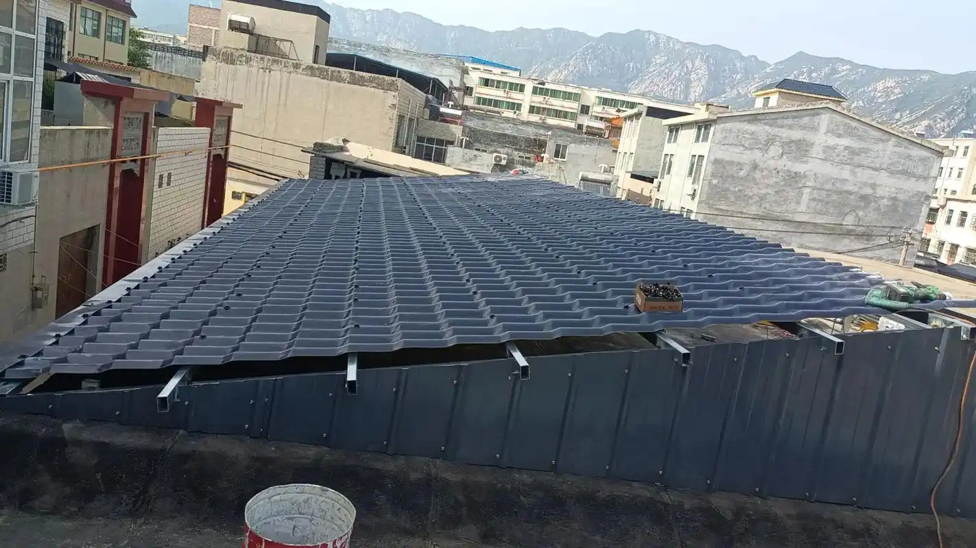 树脂瓦安装 #施工现场实拍 #专业的事交给专业的人 #屋顶 - 抖音