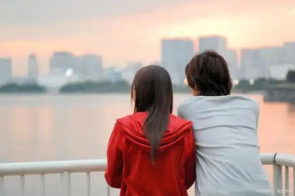 初恋的内心世界:解开衣扣后,我无法表达的情感秘密