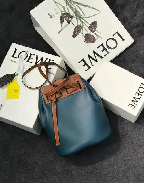 loewe罗意威lazobucket拼色牛皮手提包单肩包水桶包