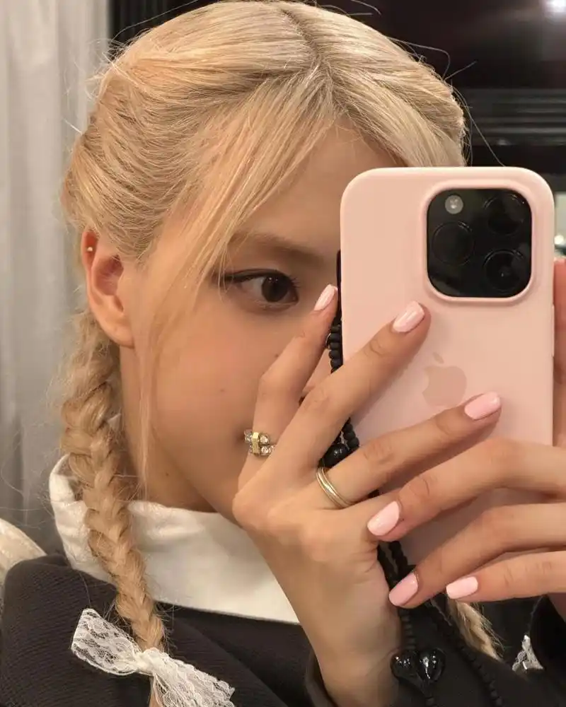 rose朴彩英 rose ins07.31 06:37