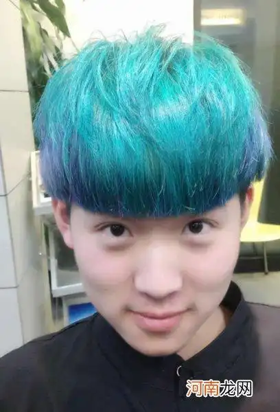男生染发什么颜色显肤白 帅酷潮流的男生短发