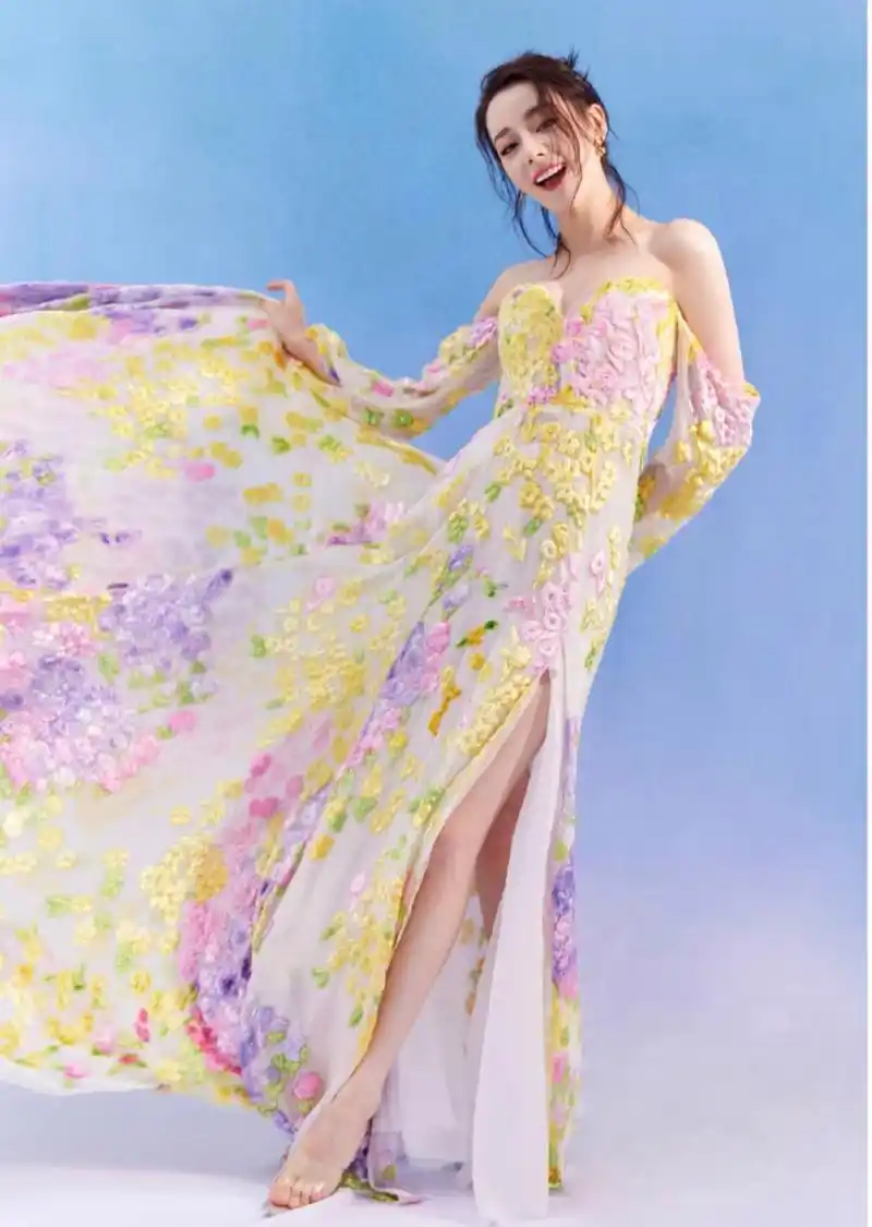 花仙子热巴,透明高跟鞋大长腿,美呆了 真身长裙真的太漂亮了 很显身材