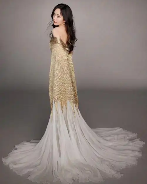 杨幂之金色露肩礼服