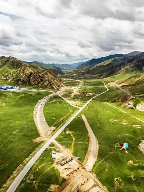 世界上海拔最高的铁路