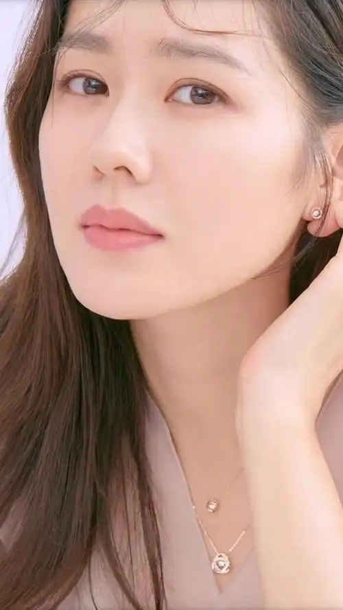 孙艺珍美图,情态柔顺宽和妩媚,用语言难以形容!