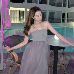 度假性感气质抹胸连衣裙女网纱裙子秋冬新款泡泡裙收腰小个子纱裙