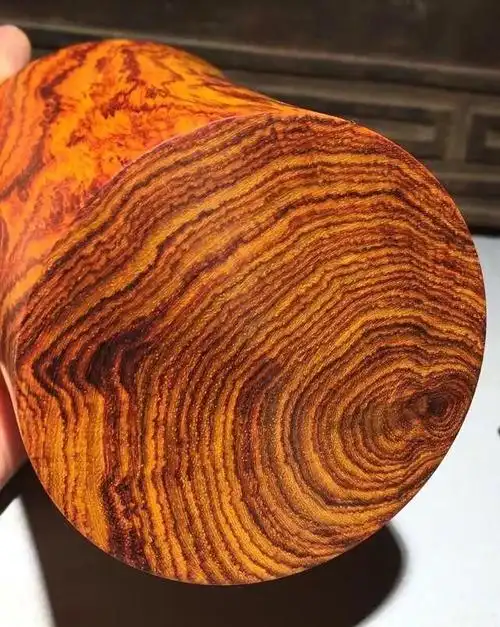 展开全部 黄花梨,中文学名:降香黄檀,别名:海南黄檀,海南黄花梨,花梨