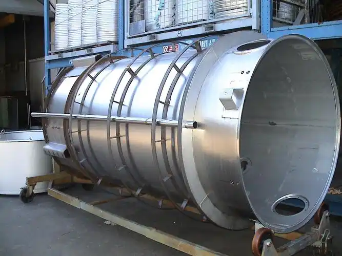 筒体壁厚2mm,直径最大约2m.