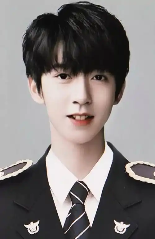 贺峻霖2004 06 15宋亚轩2004 03 04张真源2003 04 16马嘉祺2002 12 12