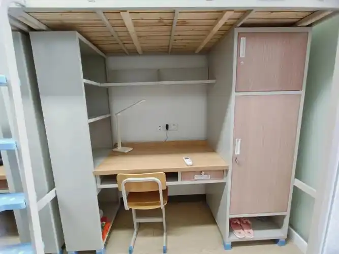 大学生如何布置宿舍书桌?