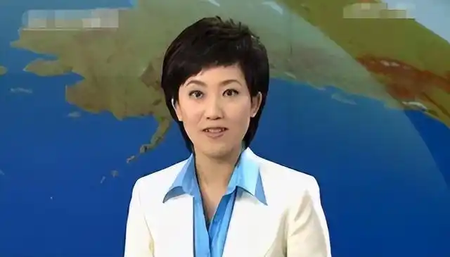 2004年,鲁健和妻子郑天亮正式的走进了婚姻的殿堂,婚礼上没有礼仪,没