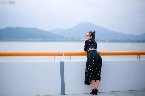 再次江边拍妹子