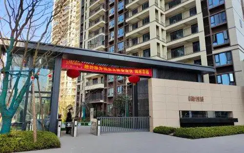 长沙融创城动态:西区大门,东区大门,东区后门,东区两区分别在四车道