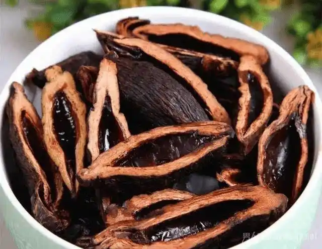 6000万中国人咀嚼的软性毒品槟榔造了一大批割脸人