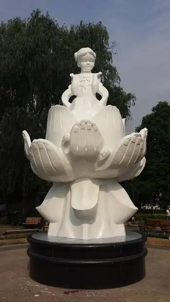 南充市北湖公园"莲花童子"节日盛装迎客