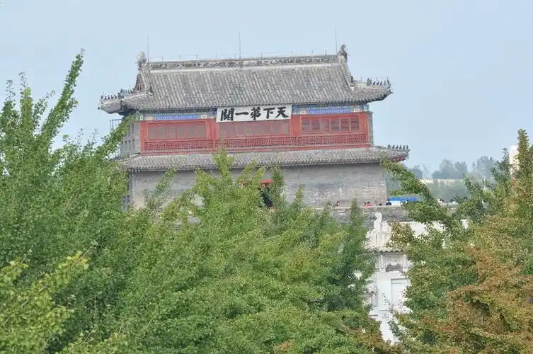 天下第一关,建于公元1381年,是长城东部起点第一关隘