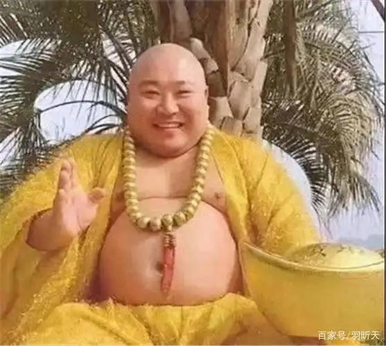 真人版"弥勒佛",受富婆"供养"到处敛财,失去价值后惨遭抛弃
