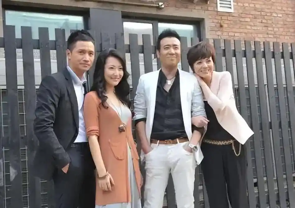 回顾演员于和伟我这辈子正确的决定就是娶了一个平凡的妻子