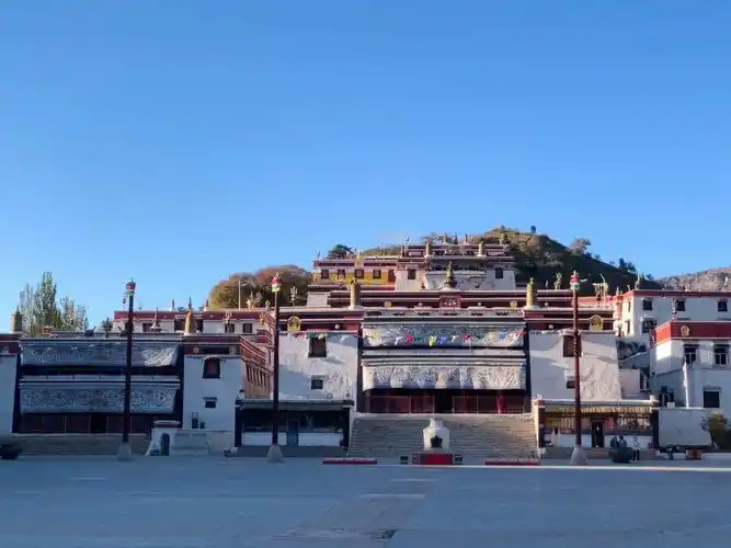 当我在内蒙辉腾锡勒草原五当召