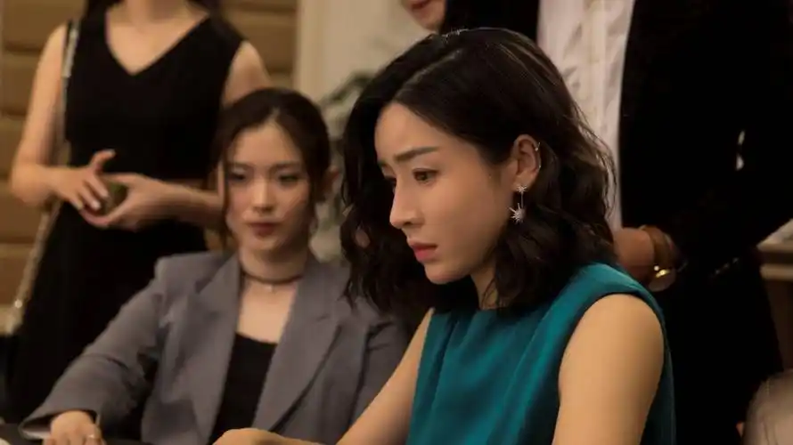 澳门往事热拍复仇女神何彦霓上线