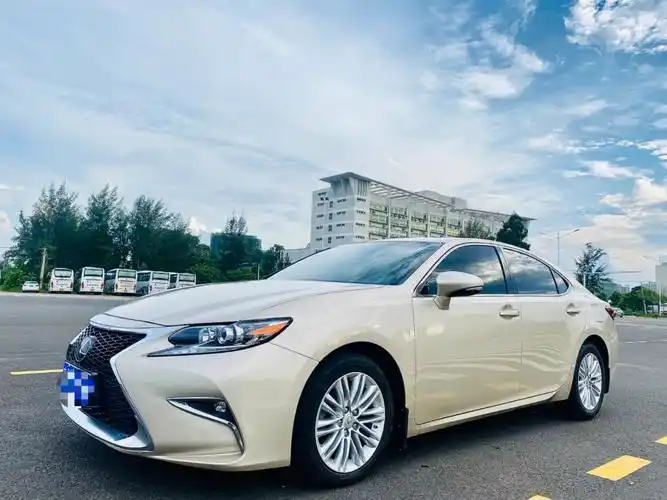 海口2015年12月雷克萨斯es2015款200精英版香槟色手动挡