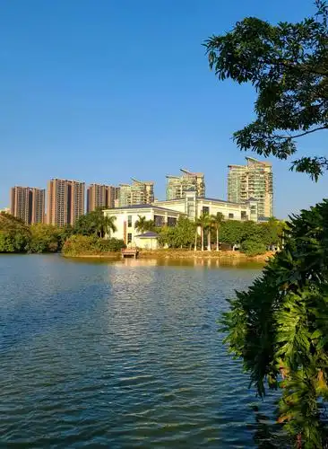 蓝天下的广州花都城