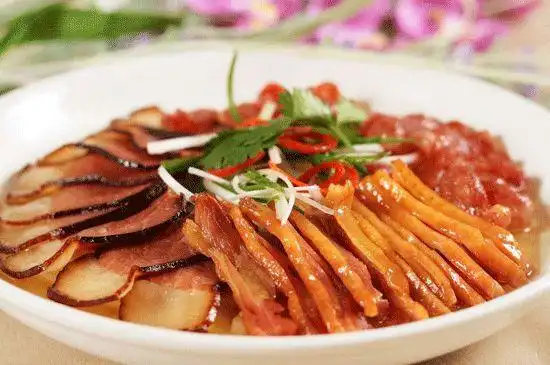 湖南丨超有味道的腊味合蒸每一块肉都散发香气惹人口水直流