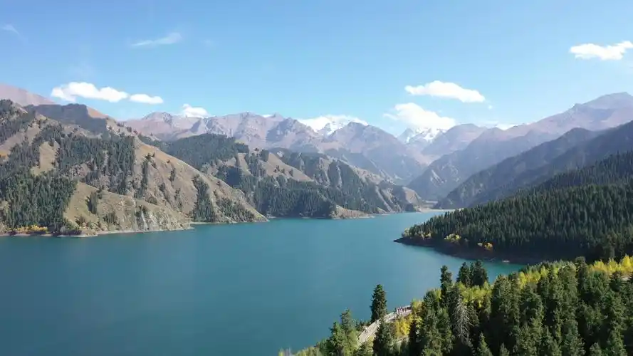 风景区(伊犁哈萨克自治州)6767喀拉峻风景区位于伊犁哈萨克自治州