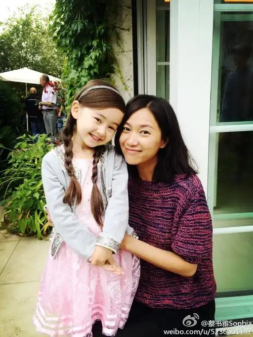 中英混血小美女蔡书雅私照曝光甜美可爱 超级帅"爸"是吴亦凡