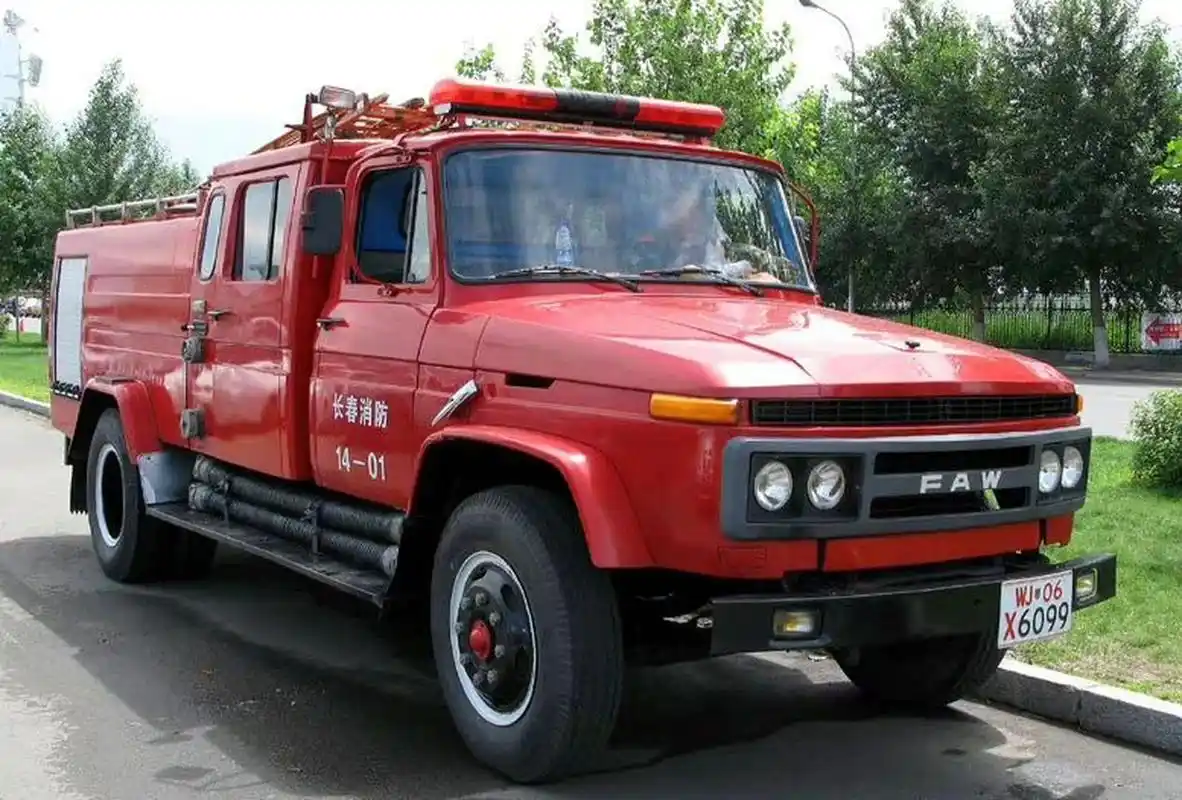 穿越回80年代—解放ca141型卡车 1982年,具有低油耗性能35马力的ca