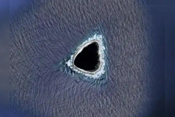 海上出现神秘黑洞网友查google地图吓呆是地底入口