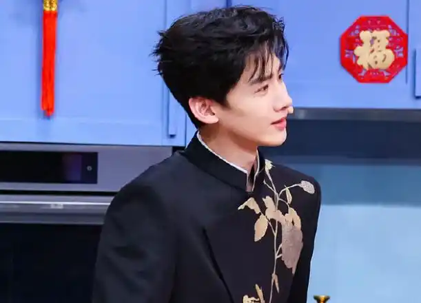 努力为自家偶像澄清冤屈,在各大社交平台上力证白敬亭的清白无辜