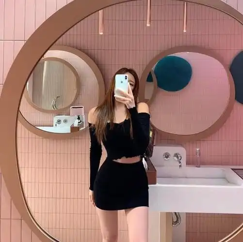 x光认证的纯天然身材火辣超犯规网红choisomi美图